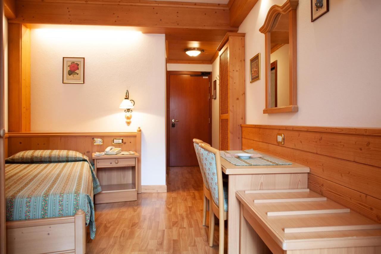 Hotel Posta Forni di Sopra Bagian luar foto
