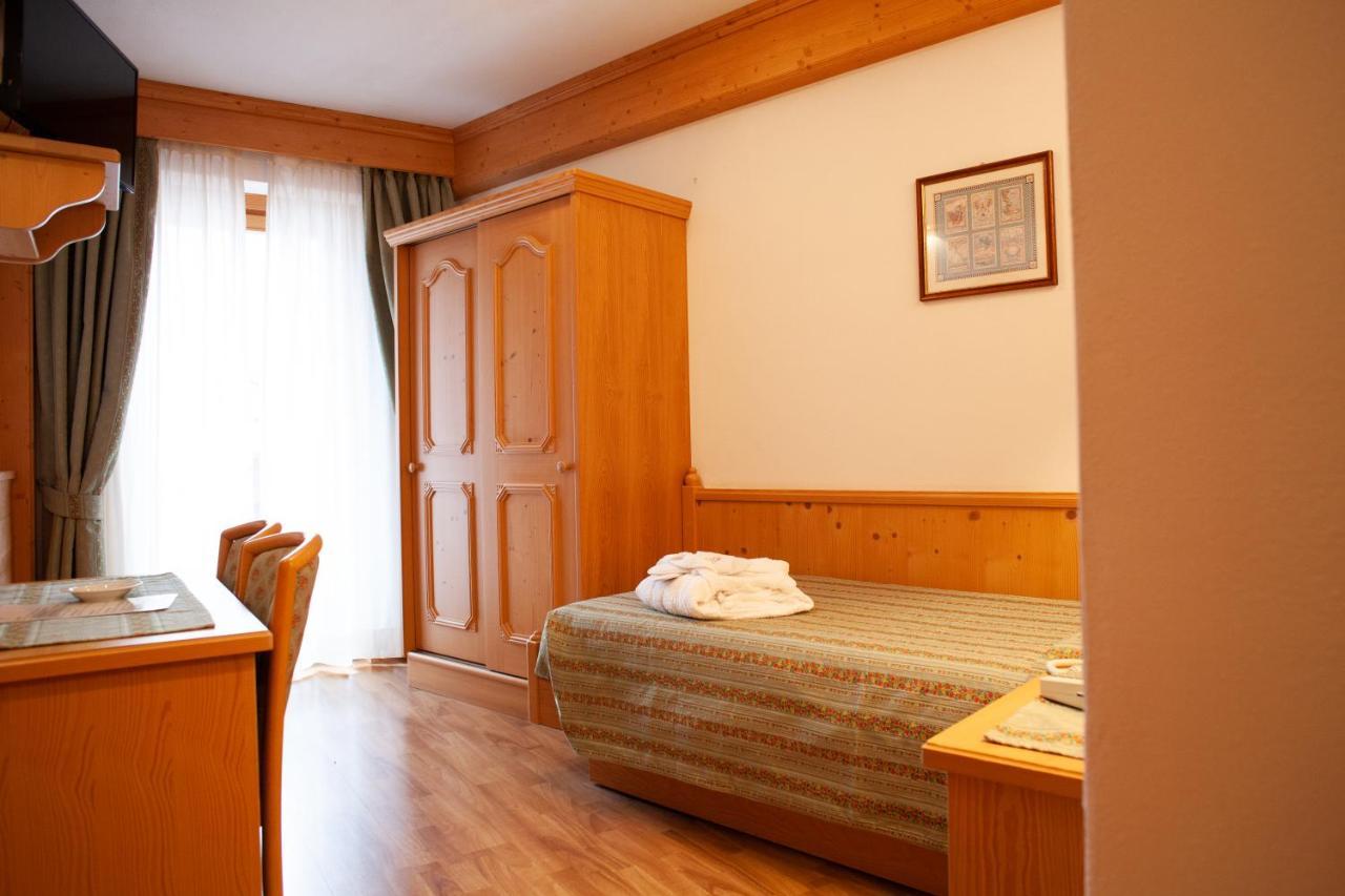 Hotel Posta Forni di Sopra Bagian luar foto